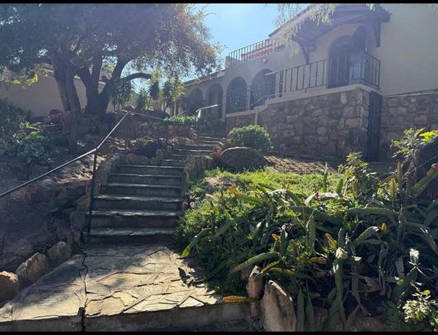 4 BEDROOM HOUSE FOR SALE IN OAKDENE